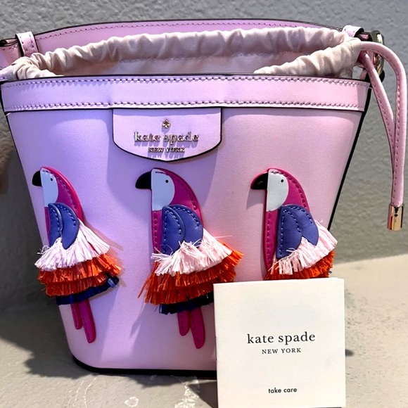 Kate Spade NWT Pippa flock party parrot embellished leather bucket Crossbody bag - Picture 2 of 13